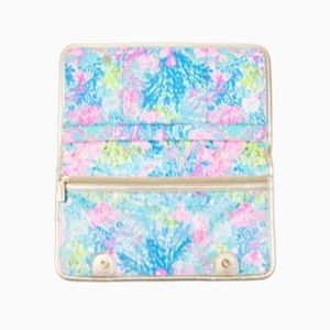 Lilly Pulitzer GWP travel organizer